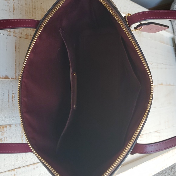 Coach Horse and Carriage Fiona Tote NWT - Picture 4 of 6